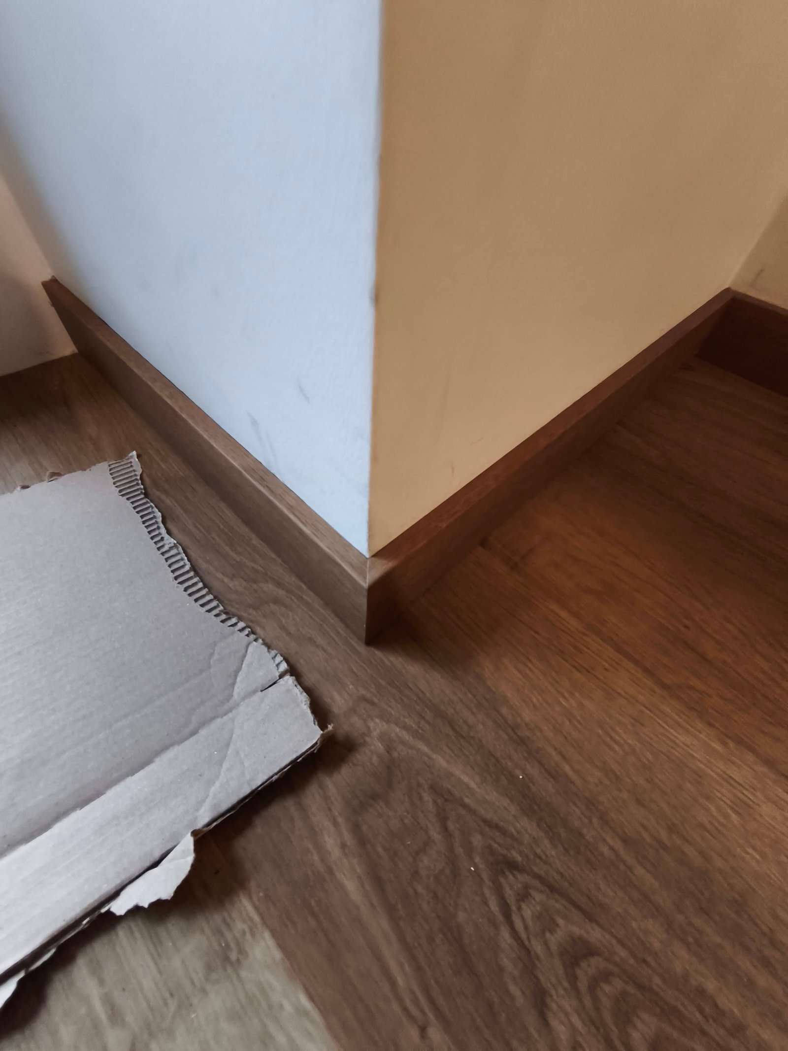 Įvairių tipų plintusų montavimas Kaune