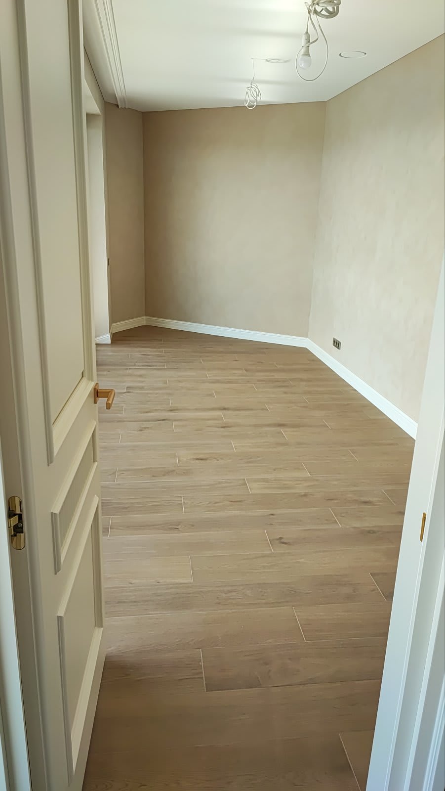 Grindų klojimo ir plintusų montavimo meistrai Kaune